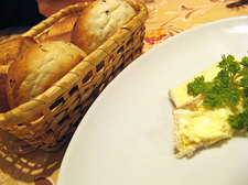 パンと白かびのチーズ